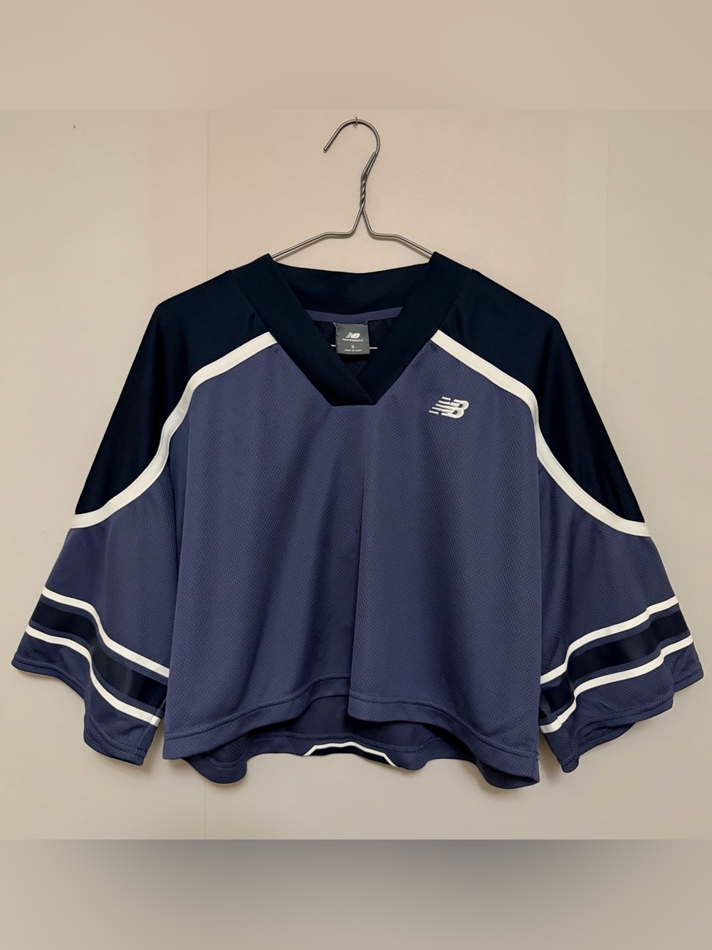 New Balance V-Neck Jersey Cropped Tee